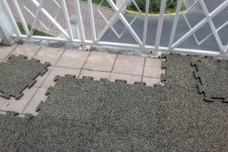 Die einfachste Form der Balkonsanierung ist die, bei der Balkonplatten von WARCO einfach auf den vorhandenen Belag auf dem Balkon aufgelegt werden. Der Balkon ist damit sofort nutzbar.