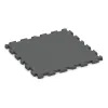 Hunde-Bodenplatte von WARCO im Farbdesign Schiefergrau mit den Abmessungen 1000 x 1000 x 40 mm. Produktfoto von Artikel 4073 in der Aufsicht von schräg vorne.