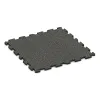 Hunde-Sportboden HD von WARCO im Farbdesign Dunkelgrauer Granit mit den Abmessungen 1000 x 1000 x 30 mm. Produktfoto von Artikel 3282 in der Aufsicht von schräg vorne.