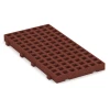 Fallschutz-Rasengittermatte von WARCO im Farbdesign Ziegelrot mit den Abmessungen 100 × 50 × 6,5 cm. Produktfoto von Artikel 6117 in der Aufsicht von schräg vorne.
