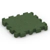 Fallschutzplatte – 220 cm von WARCO im Farbdesign Grasgrün mit den Abmessungen 50 x 50 x 6 cm | 0,25 m². Produktfoto von Artikel 6407 in der Aufsicht von schräg vorne.