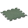 Messeboden Klickfliese von WARCO im Farbdesign Englischer Rasen mit den Abmessungen 98 x 98 × 1,8 cm. Produktfoto von Artikel 6924 in der Aufsicht von schräg vorne.