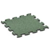 Fitness Active Floor System von WARCO im Farbdesign Englischer Rasen mit den Abmessungen 97,1 x 97,1 x 2,8 cm. Produktfoto von Artikel 6852 in der Aufsicht von schräg vorne.