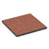 Outdoor-Fitnessboden von WARCO im Farbdesign Feuersglut mit den Abmessungen 60 x 60 x 3 cm | 0,36 m². Produktfoto von Artikel 7136 in der Aufsicht von schräg vorne.