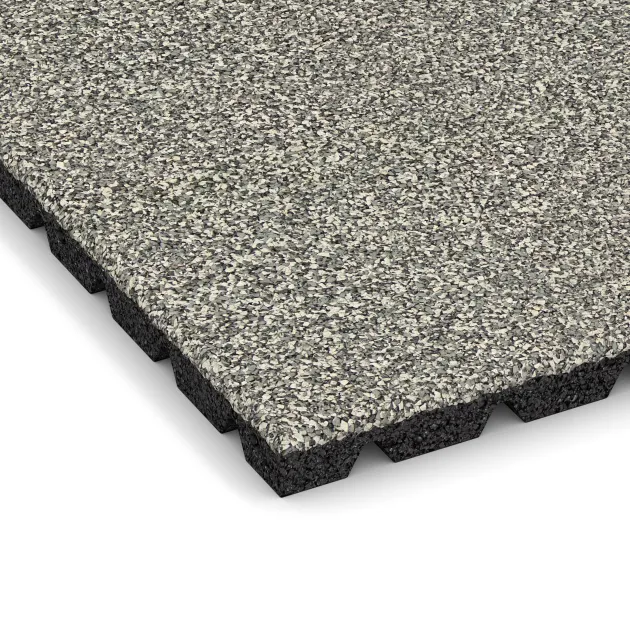 Detailaufnahme der Randausprägung von WARCO-Produkt 5327, Fallschutzplatte, Format 500 x 500 x 30 mm, Farbe Heller Granit.