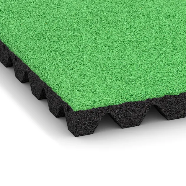 Detailaufnahme der Randausprägung von WARCO-Produkt 0635, Fallschutzplatte, Format 500 x 500 x 45 mm, Farbe Maigrün.