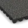 Detailaufnahme der Randausprägung von WARCO-Produkt 5359, Fallschutzplatte, Format 500 x 500 x 50 mm, Farbe Dunkelgrauer Granit.