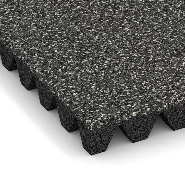 Detailaufnahme der Randausprägung von WARCO-Produkt 5359, Fallschutzplatte, Format 500 x 500 x 50 mm, Farbe Dunkelgrauer Granit.