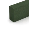 Detailaufnahme der Randausprägung von WARCO-Produkt 7030, Blockstufe aus Gummigranulat, Format 100 x 30 x 15 cm, Farbe Grasgrün.