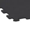 Detailaufnahme der Randausprägung von WARCO-Produkt 1048, Treppenbelag, Format 970 x 970 x 8 mm | 0,94 m, Farbe Anthrazit matt.