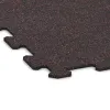 Detailaufnahme der Randausprägung von WARCO-Produkt 1033, Treppenfliese, Format 970 x 970 x 8 mm | 0,94 m, Farbe Leicht Rot Gesprenkelt.