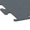 Detailaufnahme der Randausprägung von WARCO-Produkt 6157, Fitness Performance Elite Trainingsboden, Format 100 x 100 x 1 cm | 1,00 m², Farbe Farngrün.