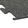 Detailaufnahme der Randausprägung von WARCO-Produkt 3752, Fitness Performance Elite Trainingsboden, Format 1000 x 1000 x 10 mm, Farbe Leicht Gelb Gesprenkelt.