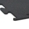 Detailaufnahme der Randausprägung von WARCO-Produkt 3769, Fitness Performance Elite Trainingsboden, Format 500 x 500 x 15 mm, Farbe Leicht Rot Gesprenkelt.