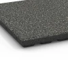 Detailaufnahme der Randausprägung von WARCO-Produkt 6422, Fallschutzplatte – 120 cm, Format 50 x 50 x 4 cm, Farbe Dunkelgrauer Granit.