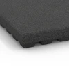 Detailaufnahme der Randausprägung von WARCO-Produkt 6295, Fallschutzplatten, Format 50 x 50 x 7 cm, Farbe Anthrazit.