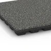 Detailaufnahme der Randausprägung von WARCO-Produkt 6431, Fallschutzplatte – 160 cm, Format 50 x 50 x 4,8 cm, Farbe Dunkelgrauer Granit.