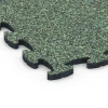 Detailaufnahme der Randausprägung von WARCO-Produkt 6798, Hundesportboden, Format 44,6 x 44,6 x 1,8 cm, Farbe Englischer Rasen.