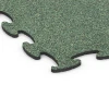 Detailaufnahme der Randausprägung von WARCO-Produkt 6924, Messeboden Klickfliese, Format 98 x 98 × 1,8 cm, Farbe Englischer Rasen.