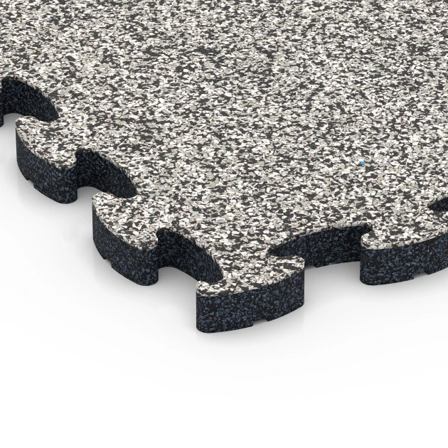 Detailaufnahme der Randausprägung von WARCO-Produkt 6932, Fallschutz Puzzlematte, Format 44,6 x 44,6 × 2,8 cm, Farbe Grauer Granit.
