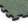 Detailaufnahme der Randausprägung von WARCO-Produkt 6843, Fitness Active Floor System, Format 44,6 x 44,6 × 2,8 cm, Farbe Englischer Rasen.