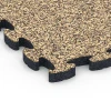 Detailaufnahme der Randausprägung von WARCO-Produkt 6948, Terrassenplatte, Format 44,6 x 44,6 × 2,8 cm, Farbe Rattan Lounge.