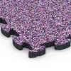 Detailaufnahme der Randausprägung von WARCO-Produkt 6819, Steinteppich Klickfliese, Format 28,9 x 28,9 x 1,8 cm, Farbe Lavendel.