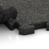 Großaufnahme vom Verbindungssystem von WARCO-Boden 4015 - Hunde-Sportboden HD im Farbdesign Dunkelgrauer Granit. Abmessungen 500 x 500 x 40 mm.