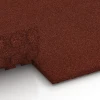 Großaufnahme vom Verbindungssystem von WARCO-Boden 6645 - Stallplatte im Farbdesign Ziegelrot. Abmessungen 100 x 50 x 3 cm.