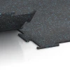 Großaufnahme vom Verbindungssystem von WARCO-Boden 6451 - Fitnessboden Kompakt im Farbdesign Leicht Blau Gesprenkelt. Abmessungen 100 × 100 × 0,8 cm.