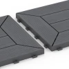 Großaufnahme vom Verbindungssystem von WARCO-Boden 6348 - Kassettenmuster – Klickfliese im Farbdesign Silbergrau. Abmessungen 30 x 30 x 2 cm.
