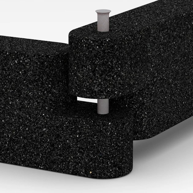 Großaufnahme vom Verbindungssystem von WARCO-Boden 6639 - Gummi-Randstein im Farbdesign Anthrazit. Abmessungen 100 x 15 x 30 cm.