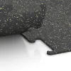 Großaufnahme vom Verbindungssystem von WARCO-Boden 3752 - Fitness Performance Elite Trainingsboden im Farbdesign Leicht Gelb Gesprenkelt. Abmessungen 1000 x 1000 x 10 mm.