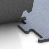 Großaufnahme vom Verbindungssystem von WARCO-Boden 6150 - Fitness Performance Elite Trainingsboden im Farbdesign Nebelgrau. Abmessungen 100 x 100 x 2 cm | 1,00 m².