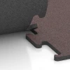 Großaufnahme vom Verbindungssystem von WARCO-Boden 6155 - Fitness Performance Elite Trainingsboden im Farbdesign Mineralrot. Abmessungen 50 x 50 x 2 cm | 0,25 m².
