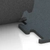 Großaufnahme vom Verbindungssystem von WARCO-Boden 6167 - Fitness Performance Elite Trainingsboden im Farbdesign Farngrün. Abmessungen 50 x 50 x 2 cm | 0,25 m².