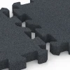 Großaufnahme vom Verbindungssystem von WARCO-Boden 6404 - Fallschutzplatte – 190 cm im Farbdesign Schiefergrau. Abmessungen 50 x 50 x 5 cm | 0,25 m².