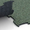 Großaufnahme vom Verbindungssystem von WARCO-Boden 6834 - Fitness Active Floor System im Farbdesign Englischer Rasen. Abmessungen 97,1 x 97,1 × 1,8 cm.