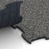 Großaufnahme vom Verbindungssystem von WARCO-Boden 6868 - Fitness Max Floor System im Farbdesign Dunkelgrauer Granit. Abmessungen 97,1 x 97,1 × 1,8 cm.