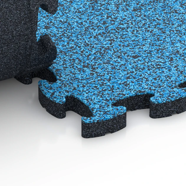 Großaufnahme vom Verbindungssystem von WARCO-Boden 6938 - Fallschutz Puzzlematte im Farbdesign Atlantik. Abmessungen 44,6 x 44,6 × 2,8 cm.