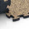 Großaufnahme vom Verbindungssystem von WARCO-Boden 6948 - Terrassenplatte im Farbdesign Rattan Lounge. Abmessungen 44,6 x 44,6 × 2,8 cm.