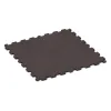 Aufsicht auf die Unterseite, also die Bodenseite von WARCO-Formteil 1126 - Fitnessboden Kompakt im Format 970 x 970 x 16 mm | 0,94 m².