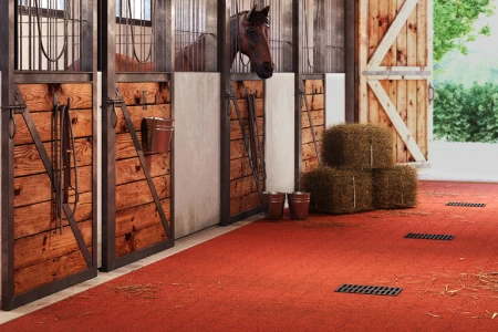 T-Steine oder Knochensteine oder Verbundpflaster aus Gummigranulat sind der bevorzugte Stallboden in einer Stallgasse im Pferdestall.